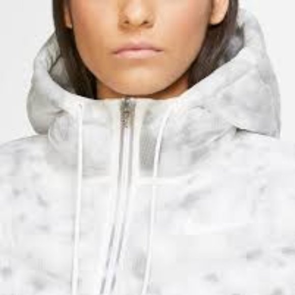 NWT Nike Sportswear Women's Puffer Jacket, L - Picture 5 of 9